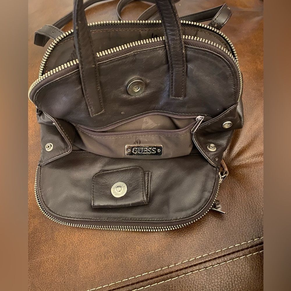 Vintage-style 2000s GUESS Brown Leather 9 Inch Backpack - Picture 2 of 9